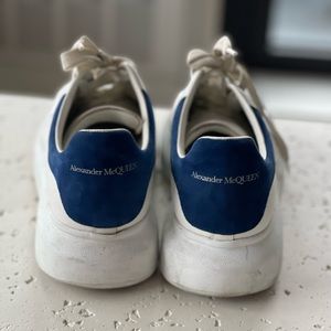 Alexander McQueen
Men's Oversized Larry Leather Low-Top Sneakers